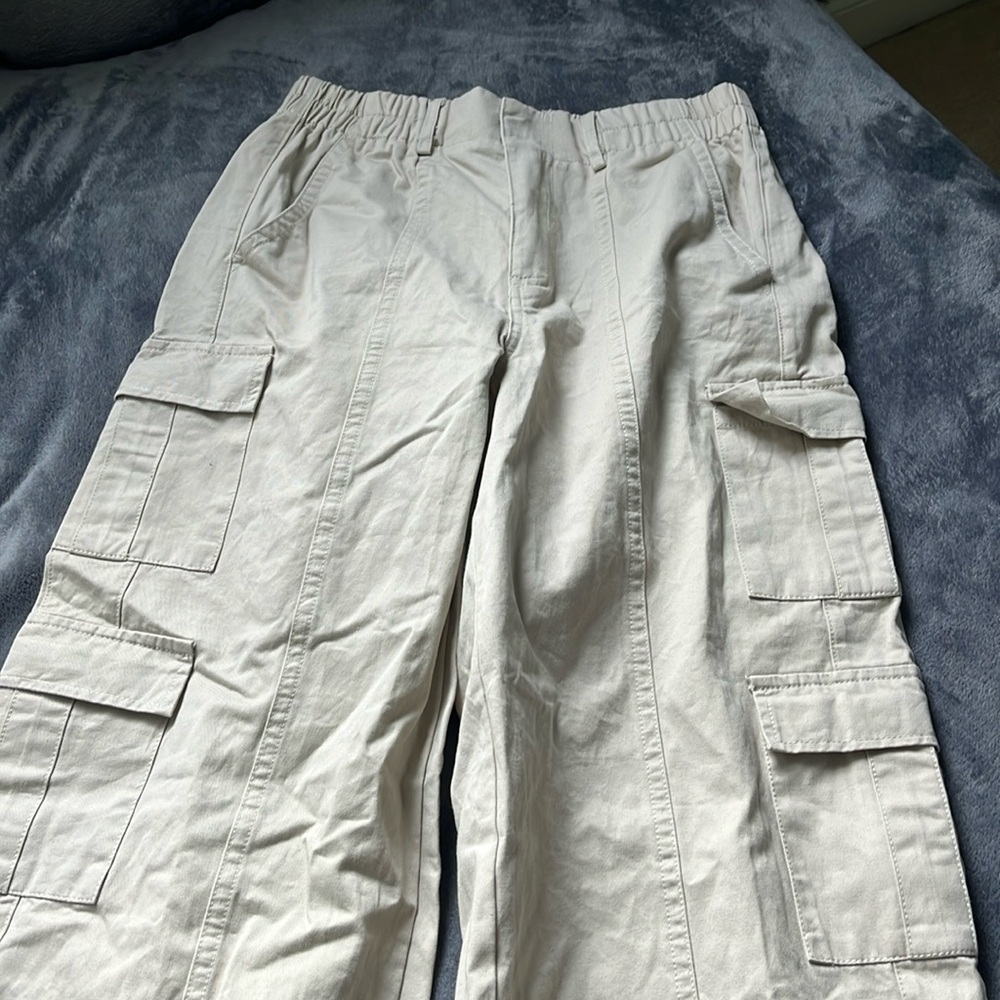 Beige cargo pants, new with tags, M and stretchy